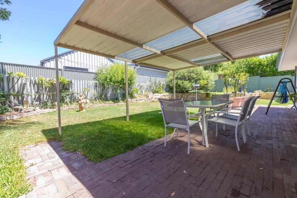 Shabby Chic Shack - 2 Bedroom Beach Cottage Yanchep Dış mekan fotoğraf